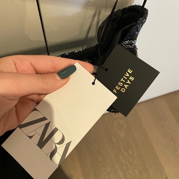 Short Sequin Dress - Picture 4 of 4